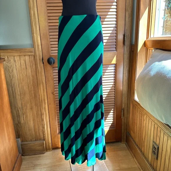 Ann Taylor Diagonal Striped Maxi Skirt in Green and Black - Picture 1 of 2